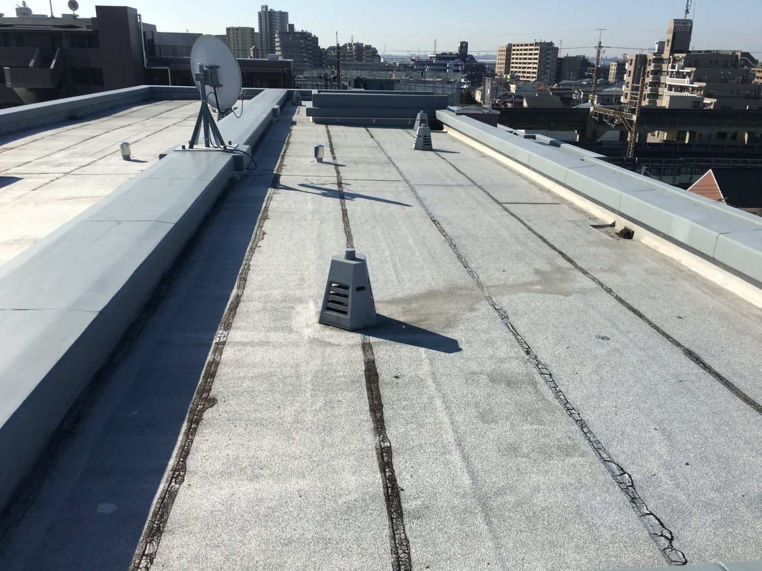 武蔵浦和マンションの屋上防水保護塗装、共用部鉄部塗装(その1)